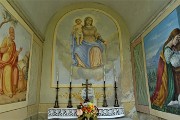 110 A  Miragolo S. Marco, rientrato sul sent. 514, sono alla Capella della Madonna del Rosario 